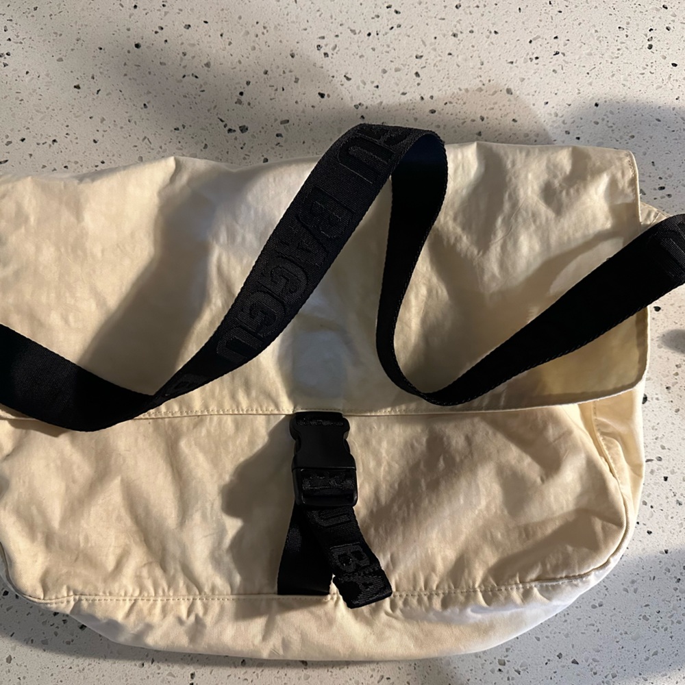 EUC Baggu Nylon Messenger Bag - Ivory